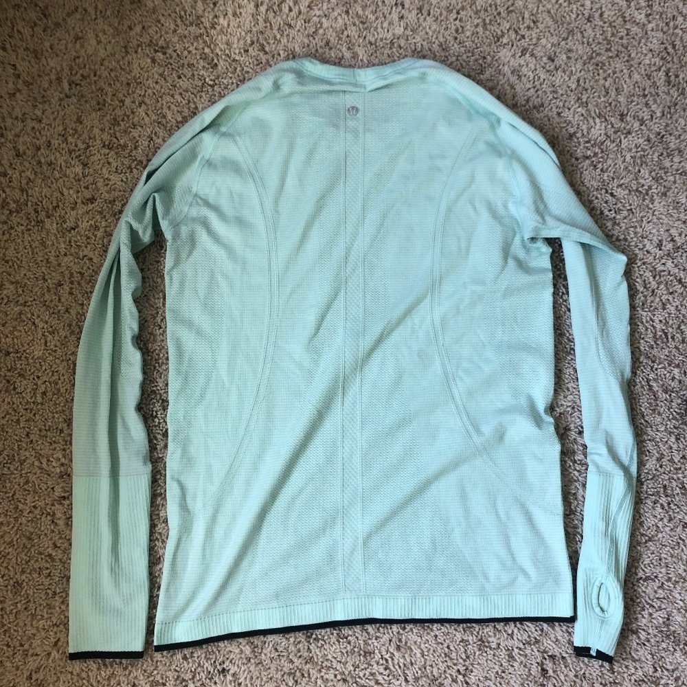 Like New Lululemon Green long sleeve size M